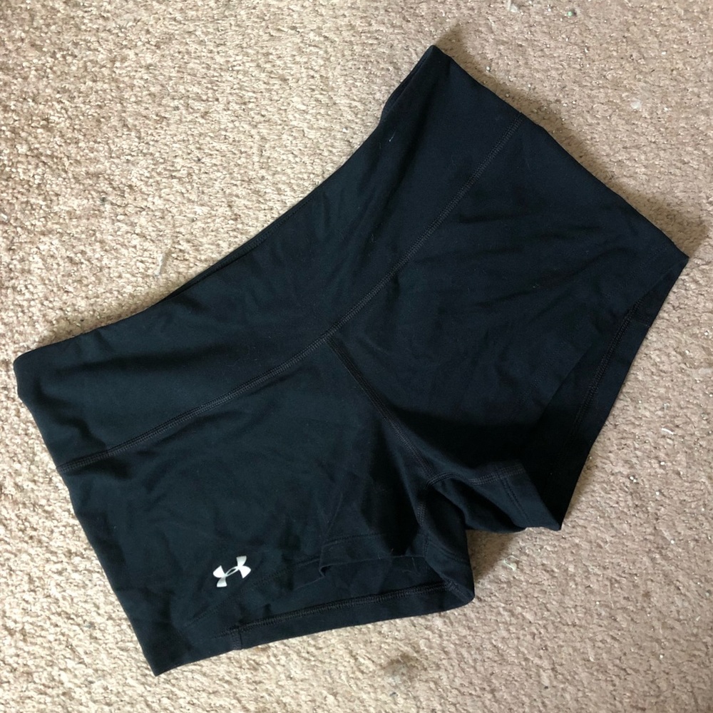 Black Under Armour fitted short / booty short